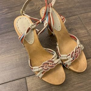 🌺🌺SUPER CUTE🌺🌺BCBGIRLS strappy heels size 6.5